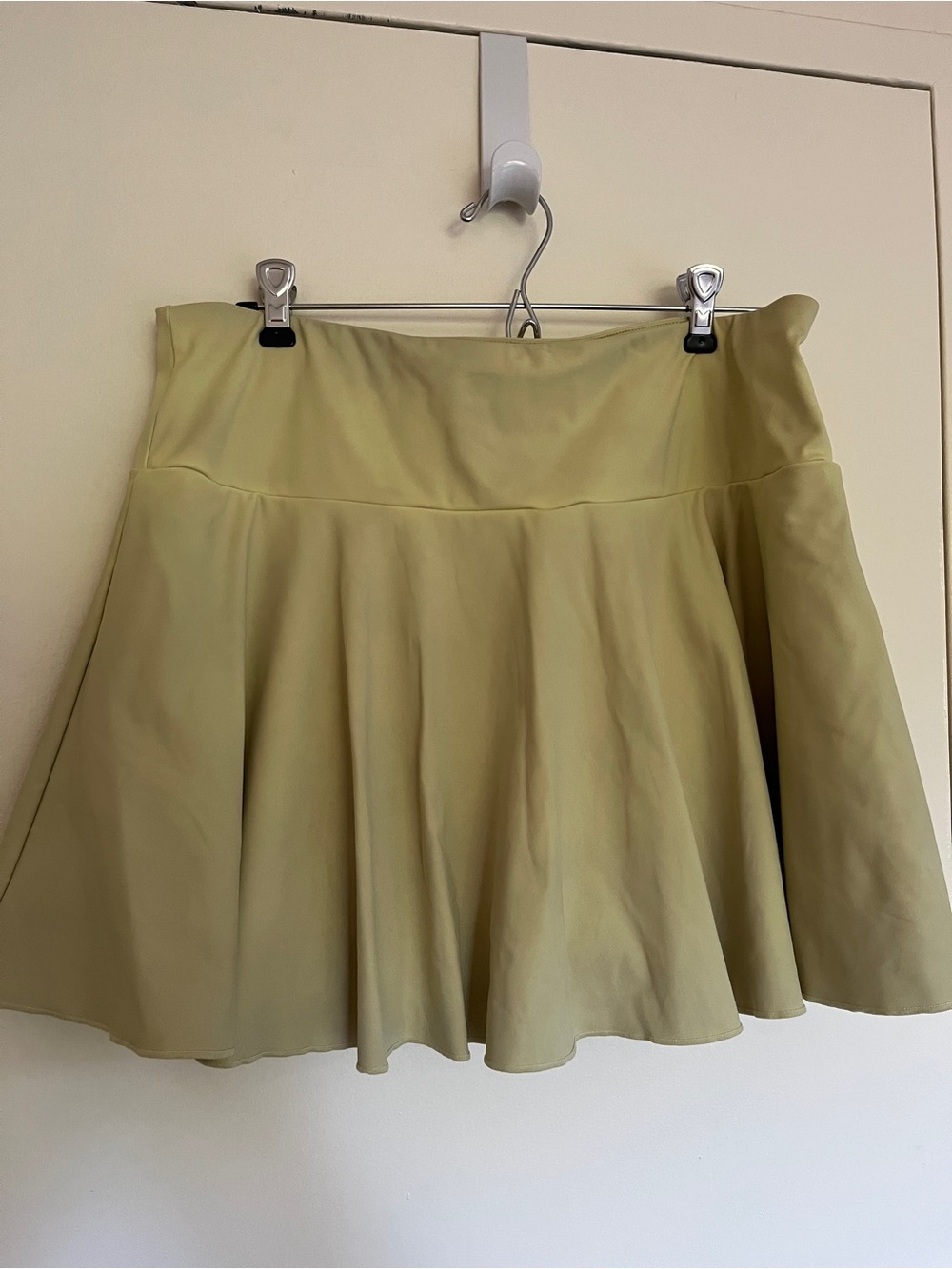 HALARA Light Olive Circle Skort.